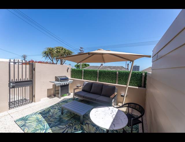 2 BEDROOM APARTMENT TO LET IN SEA POINT